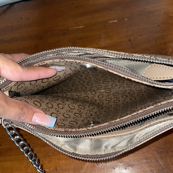 Guess purse - Picture 6 of 12